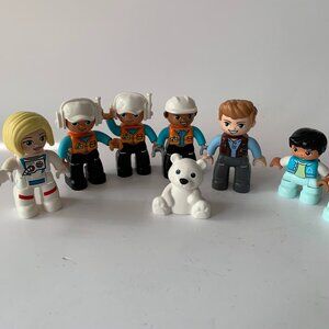 LEGO MINI FIGURES SET BRICKSET TOYS 7 ITEMS AND 2 BRAND NEW LEGO CITY SETS 30365